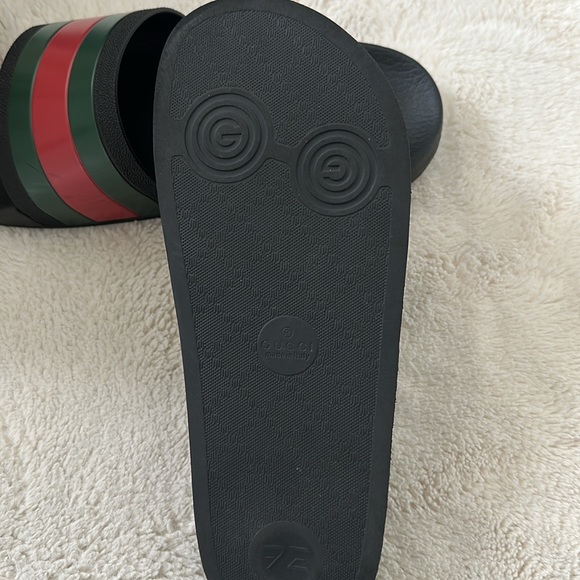 Gucci slides.  They were for my son too small only worn few times - Picture 4 of 5
